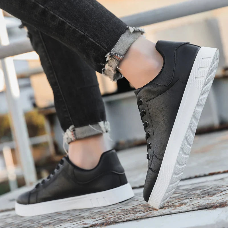 Max - Iconic Leather Low Top Sneaker