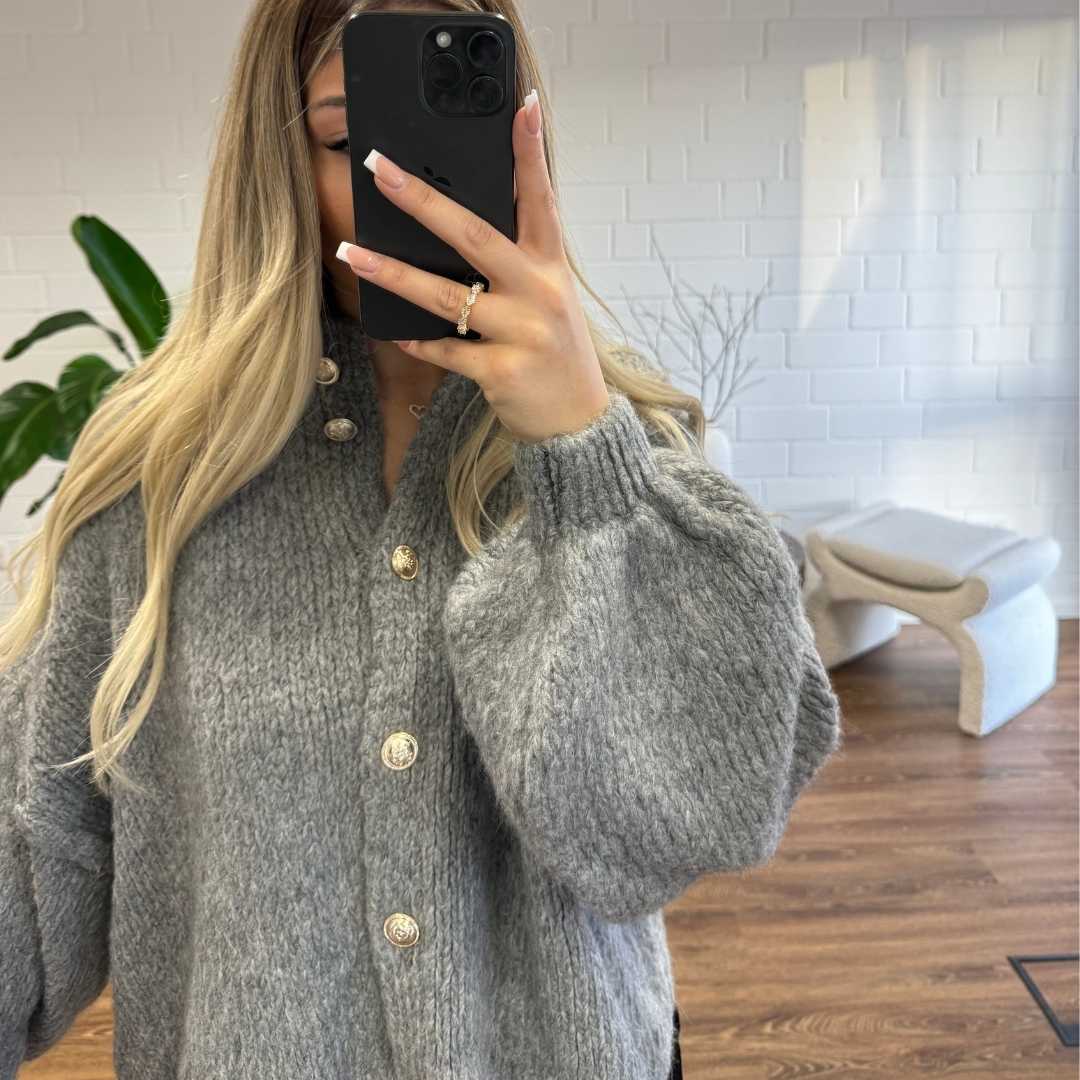 MARIA - Oversized Cardigan Short