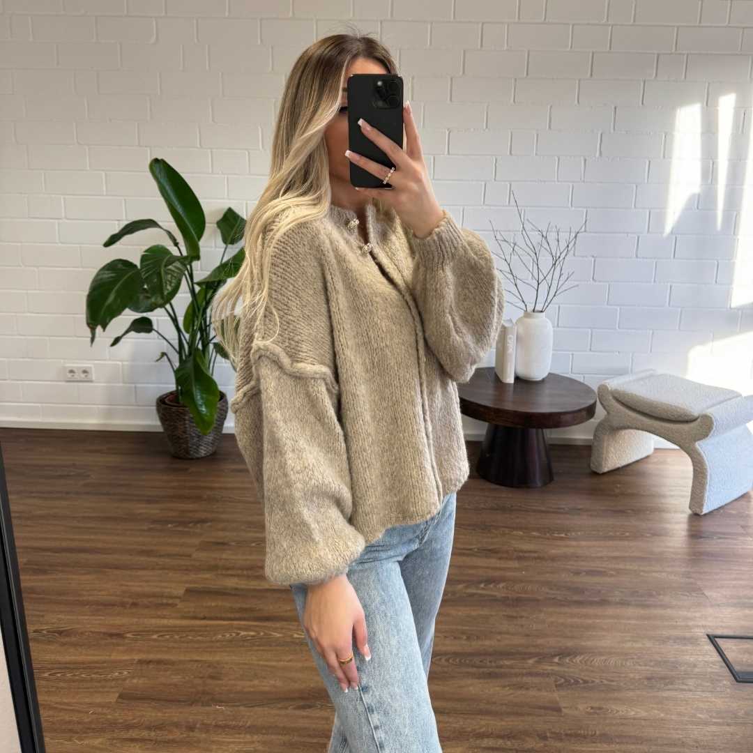 MARIA - Oversized Cardigan Short